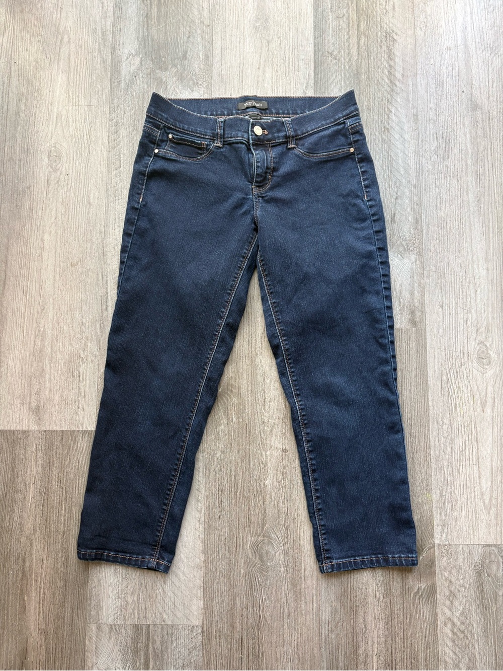White House Black Market Size 8 Dark Wash Skinny Cropped Capri Jeans